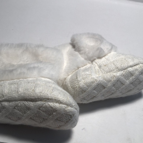 Girls white soft warm stepping stones fur booties - Picture 4 of 8